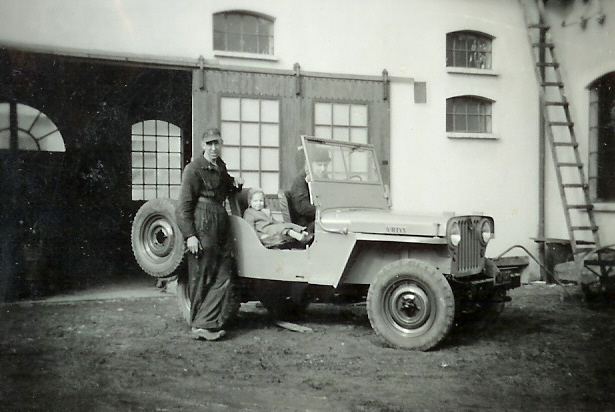 Gunnar Andersson med Willys jeep