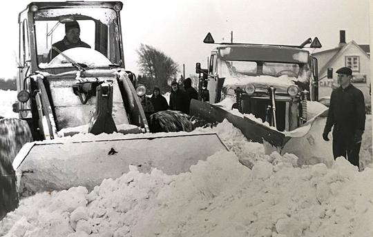 Vinter i Nyhamnsläge 1967. Bror Karlssons Café i bakgrunden.