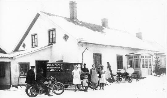 Bageriet i Rögle - Carl Alms bageri (foto från 1931-1932)