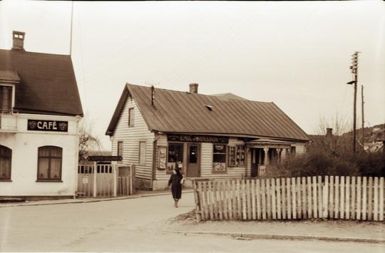 Mölle Café och Emil Johnssons affär
