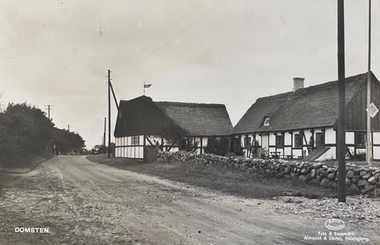 Bygatan i Domsten på 1930-talet. Här bodde konstnären Bengt Orup från 1941 fram till sin död 1996.